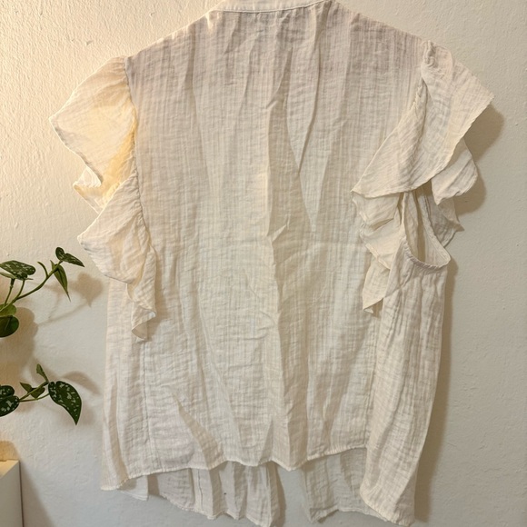🤍 H&M Ruffle Sleeve Button-Down Blouse 🤍 - Picture 3 of 5